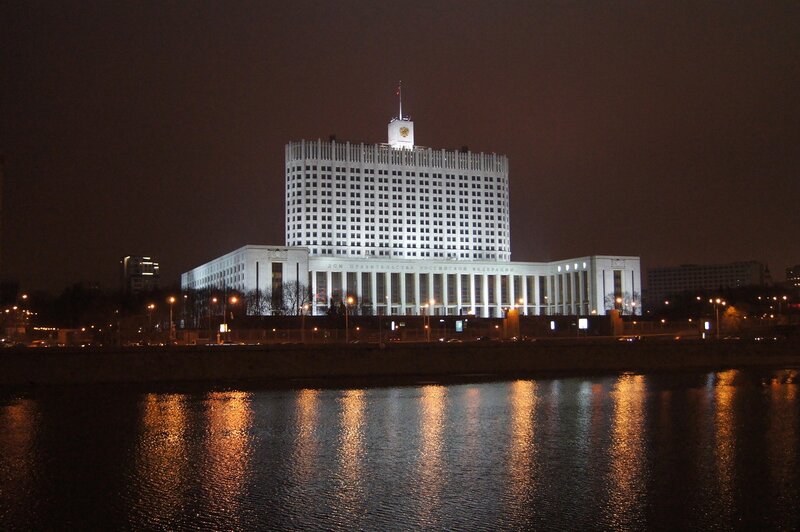 Покажи белый дом. Белый дом в Москве. Белый дом Москва 1997. Белый дом в Москве ночью. Белый дом Казань.